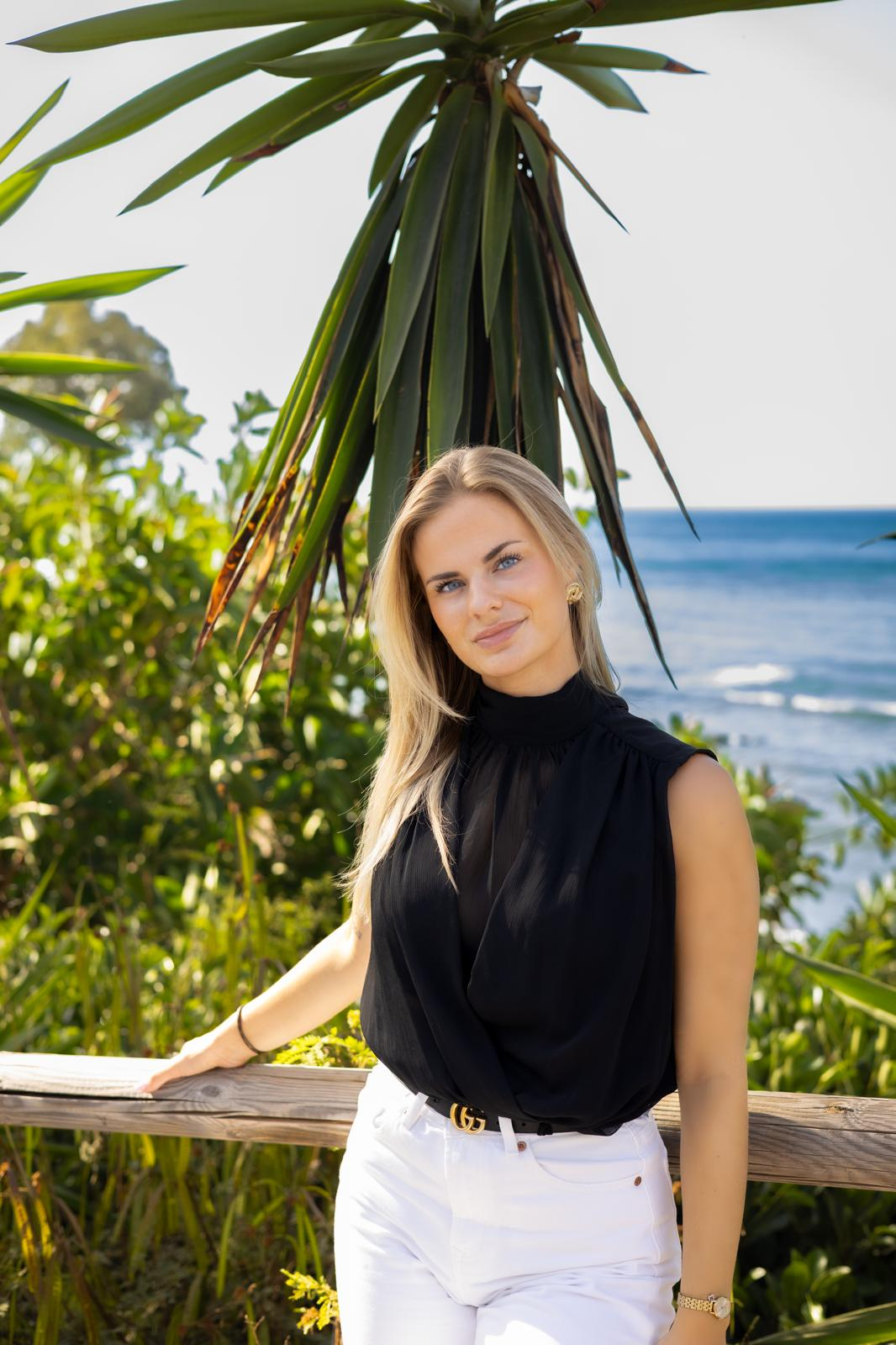 Portret van Liselot Susanne aan de kust